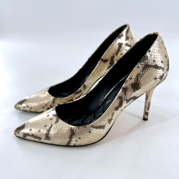 B Brian Atwood Malika Pointed-Toe Snake Print Pump size 8.5 - Picture 14 of 17